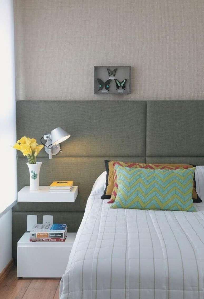 24. Decora&ccedil;&atilde;o com modelos de cabeceira estofada para quarto de casal moderno &ndash; Foto: Jeito de Casa