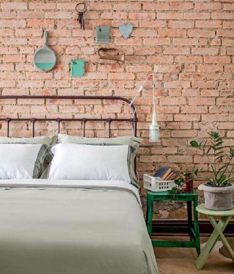 33. Modelos de cabeceira de cama de ferro se destacam na decora&ccedil;&atilde;o de ambientes com estilo simples &ndash; Foto: Pinterest