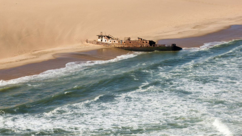 A Costa dos Esqueletos &eacute; uma das &aacute;reas mais trai&ccedil;oeiras do deserto da Nam&iacute;bia