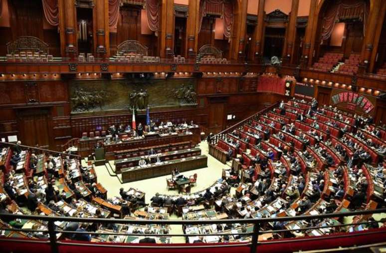 Plenário da Câmara dos Deputados da Itália, que hoje conta com 630 assentos
