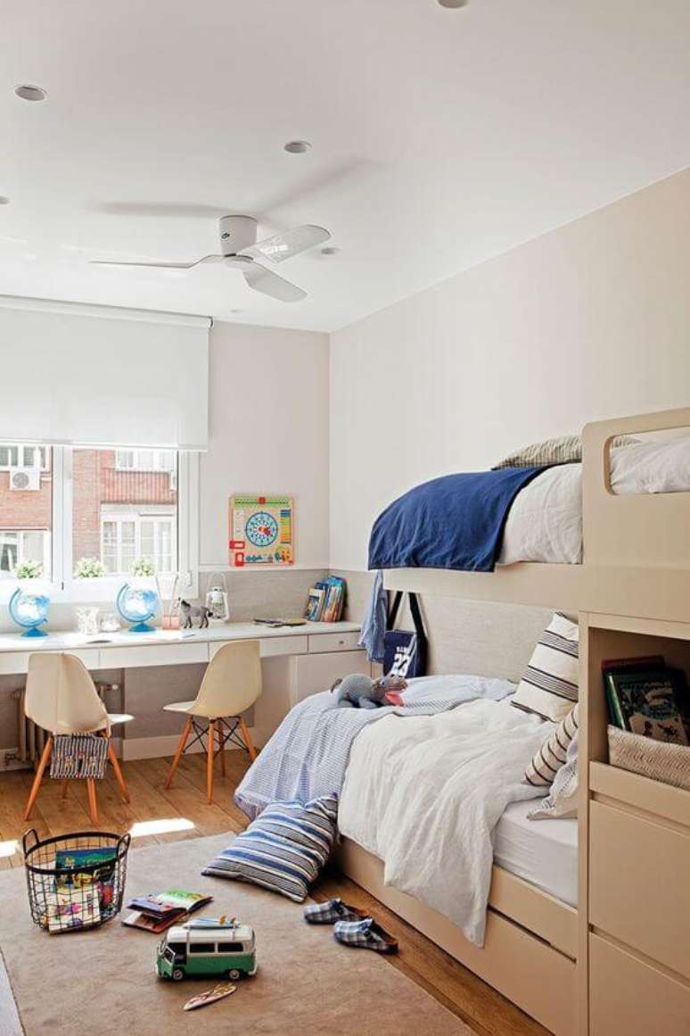 11. Beliche planejada com escrivaninha para duas pessoas &ndash; Via: Pufik Homes