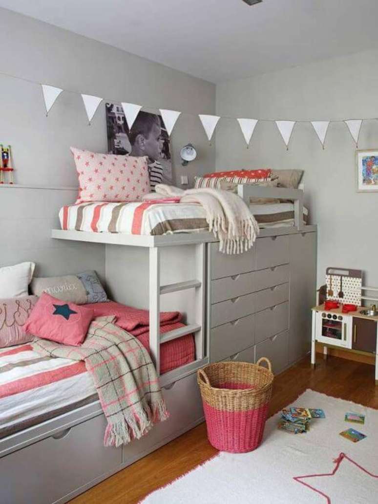 16. Quarto com beliche planejada e gavetas embutidas &ndash; Via: Pinterest