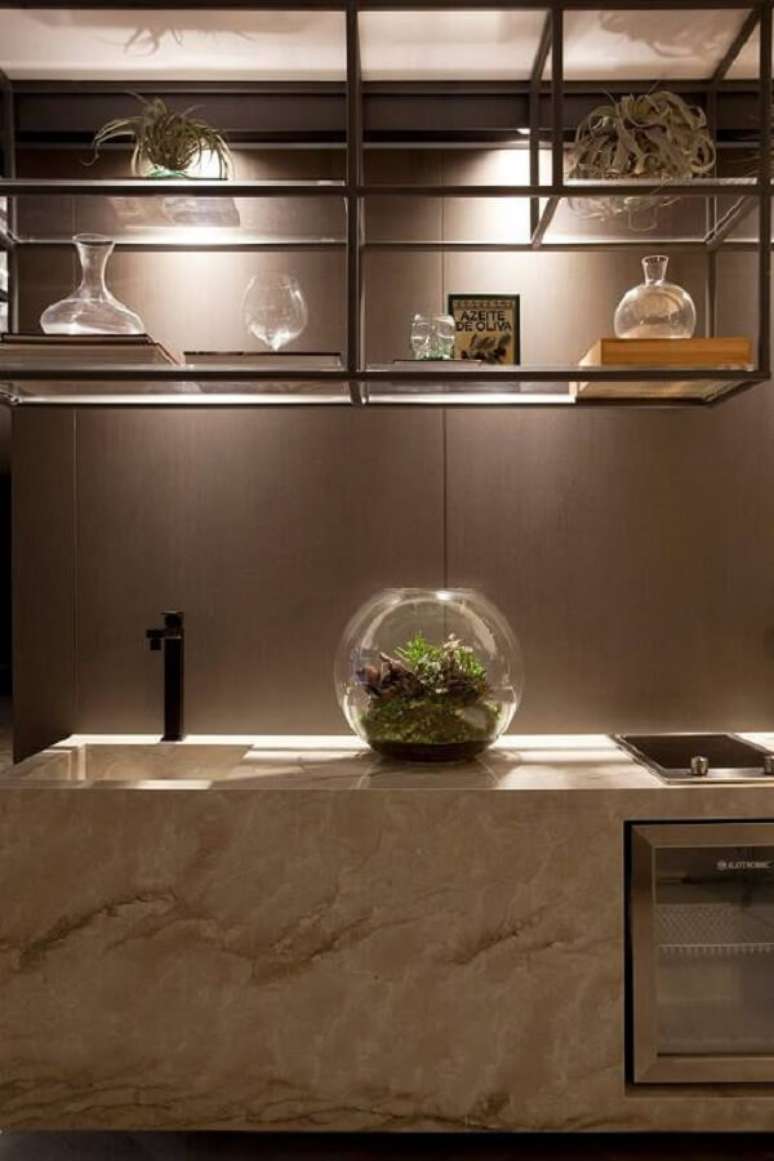 17. O terrário de suculentas na cozinha é capaz de transformar o ambiente. Fonte: Pinterest