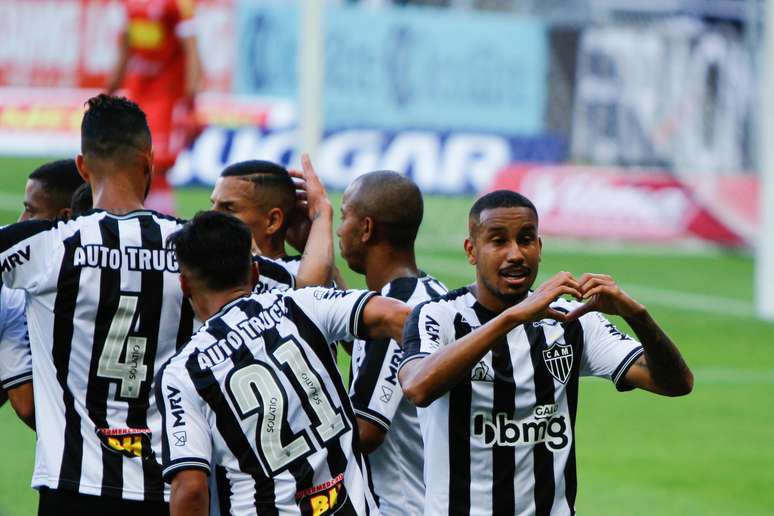 Jair do Atlético MG comemora gol durante a partida entre Atlético MG e Tomboense, pela final do Campeonato Mineiro, no estádio Mineirão, em Belo Horizonte (MG), neste domingo (30)