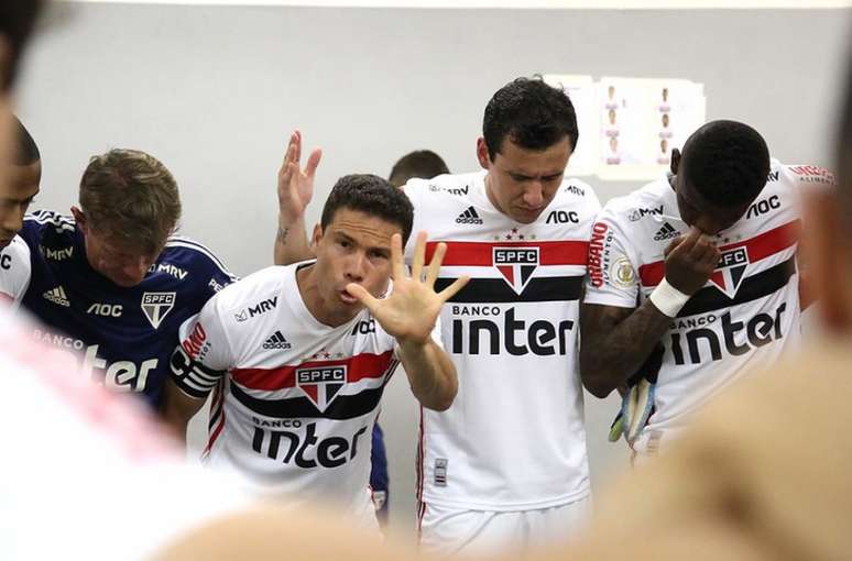 Hernanes é uma das lideranças do elenco do São Paulo (Foto: Rubens Chiri/saopaulofc.net)