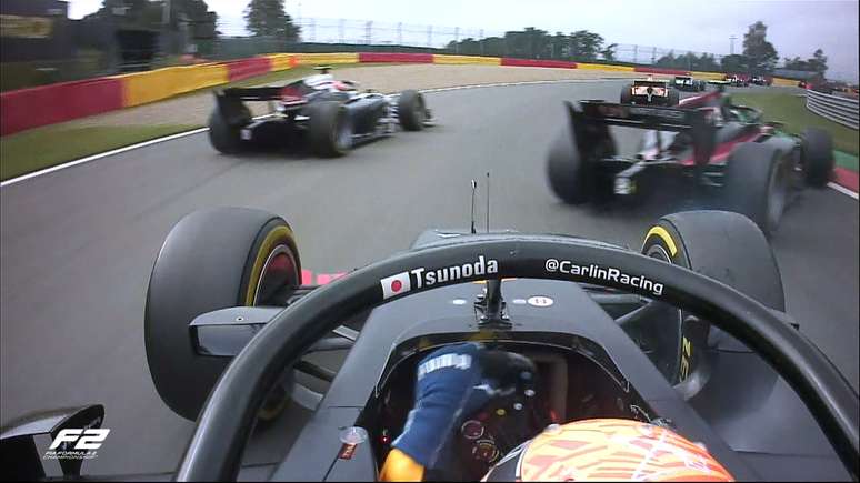 Yuki Tsunoda tocou e rodou Callum Ilott, l&iacute;der do campeonato 