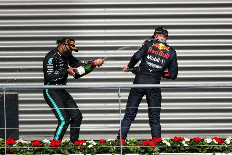 Lewis Hamilton ainda lidera a F1, com Max Verstappen em segundo 