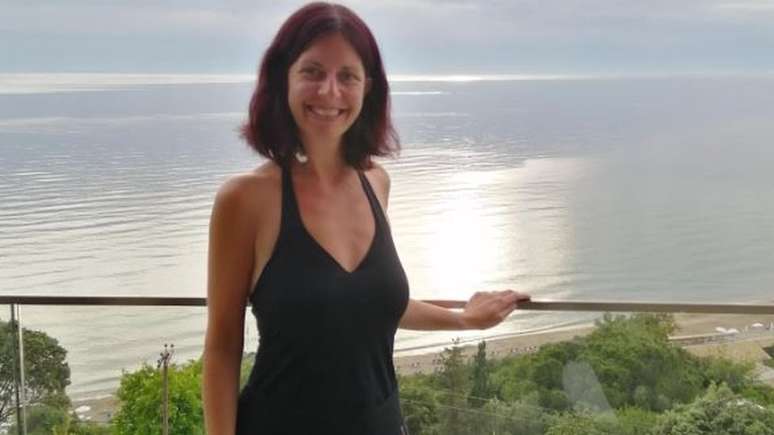 'Muitas pessoas estavam tirando as m&aacute;scaras e vagando pelos corredores para falar com outras', relata Stephanie Whitfield