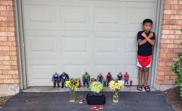 Kian Westbrook, de 7 anos, fez um memorial para homenagear o ator Chadwick Boseman