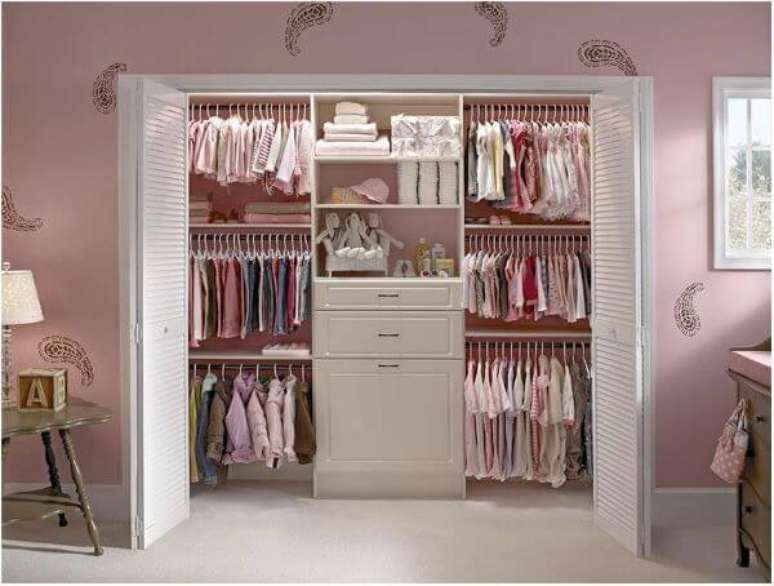 29. Porta sanfonada no closet feminino – Via: Pinterest