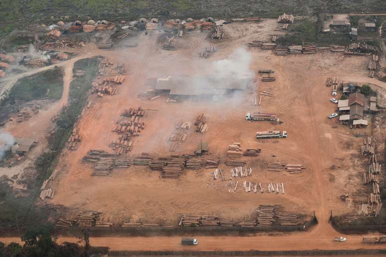Vista aérea de madeira cortada da Amazônia perto de Porto Velho
14/08/2020 REUTERS/Ueslei Marcelino