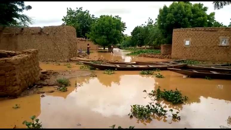 Casas cercadas pelas inundações no Níger
26/08/2020 @ousseyni_kalil/via REUTERS