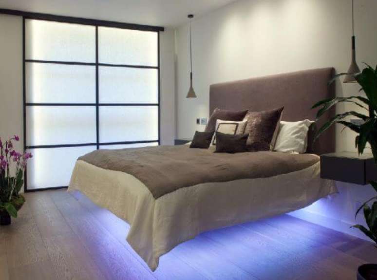 44. Cama flutuante com led – Via: Carlos Costa