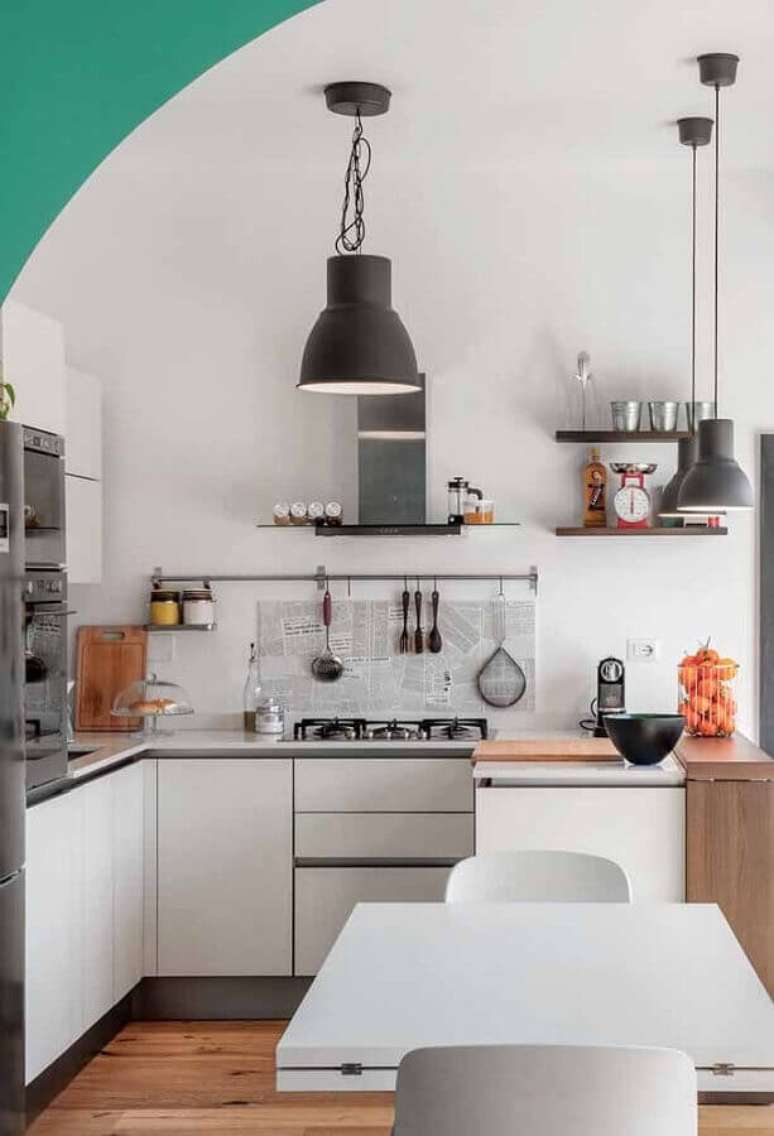 56. Decora&ccedil;&atilde;o simples com arm&aacute;rio de cozinha branco em U &ndash; Foto: Home Fashion Trend
