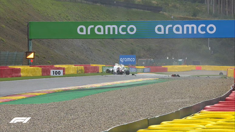 Acidente entre Antonio Giovinazzi e George Russell causou preocupa&ccedil;&atilde;o 