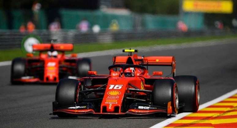 Vexame na Bélgica: Leclerc e Vettel largaram e chegaram em 13º e 14º lugares (com posições invertidas).