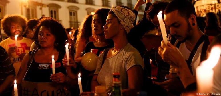 Protesto contra violência policial no Rio de Janeiro: "vítimas são na grande maioria a população negra, jovem, favelada" 