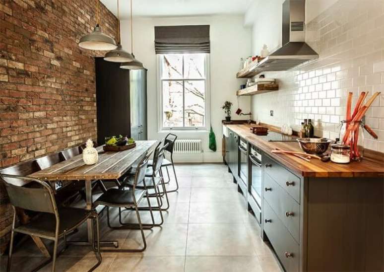 3. A parede de tijolinho complementa com charme e personalidade a cozinha com estilo industrial. Fonte: Pinterest