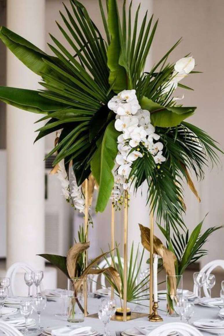 48. Arranjo de orquídea branca – Via: Pinterest