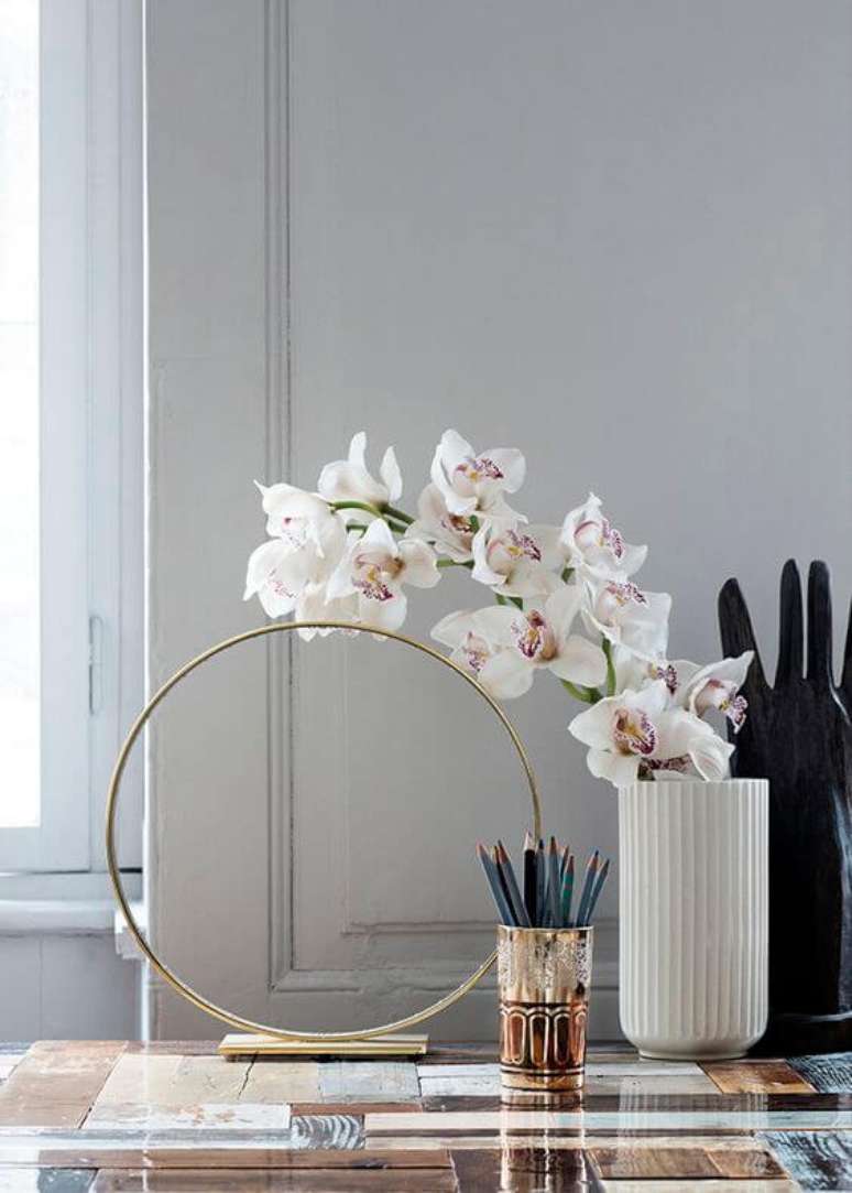 5. Use a orqu&iacute;dea branca para compor lindas decora&ccedil;&otilde;es &ndash; Via: The Desing Chaser