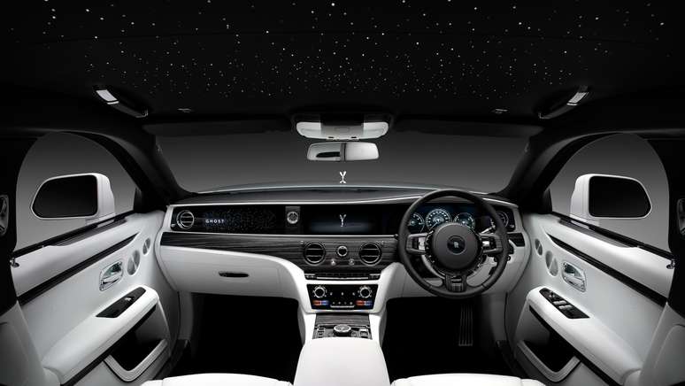 Teto do novo Rolls-Royce: painel com 850 estrelas de LED e sensação de rodar ao ar livre.