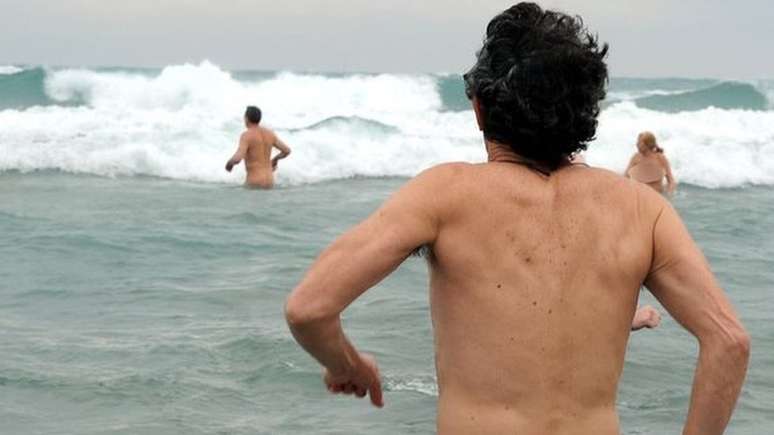 Mesmo fora de temporada, o resort é popular. Todos os anos, centenas de pessoas dão um mergulho tradicional na véspera de Ano Novo