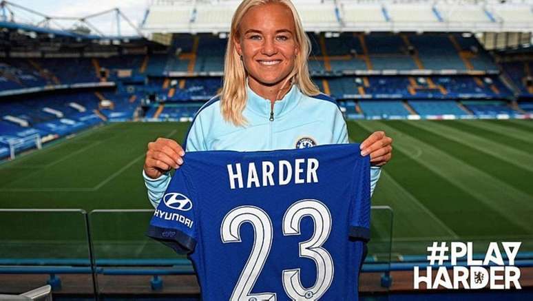 Pernille Harder foi contratada pelo Chelsea por 350 mil euros