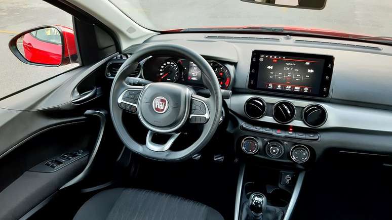 Cabine do Argo Drive agrada pela ergonomia e fica imponente com a grande tela multim&iacute;dia.