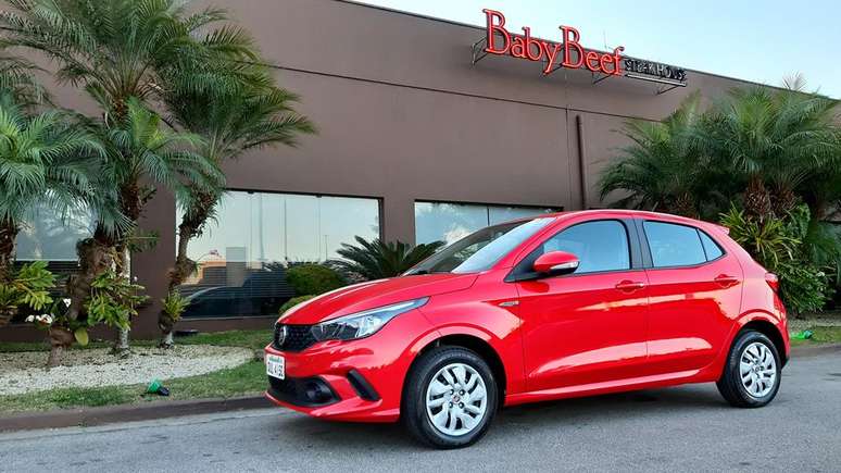 Fiat Argo Drive 1.0 tem motor de 77 cavalos e c&acirc;mbio manual de cinco marchas.