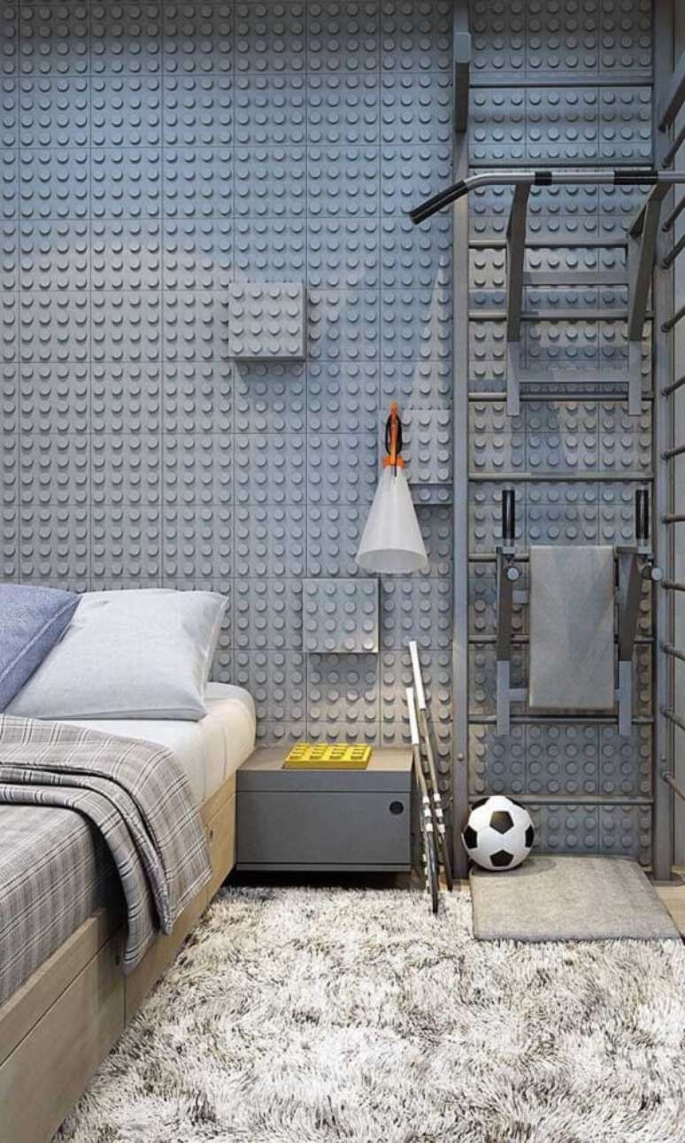 14. A cama de solteiro viúva se encaixa perfeitamente na decoração desse quarto com revestimento de Lego. Fonte: Pinterest