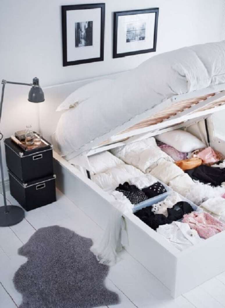 5. A cama de viúva com baú auxilia na organização do quarto. Fonte: Pinterest