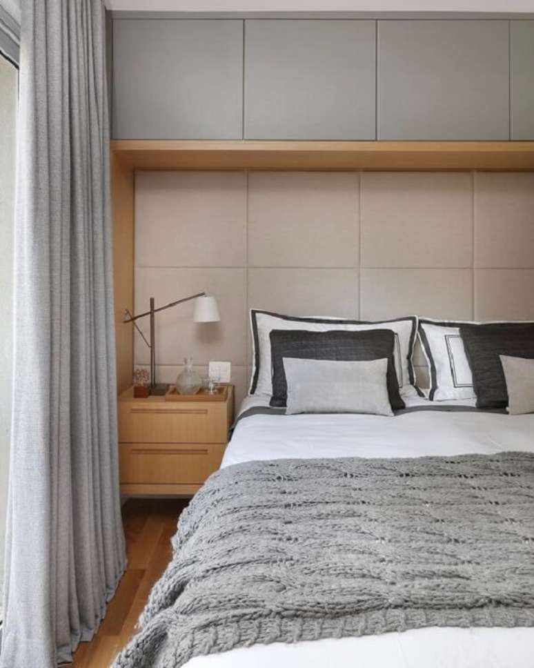 47. As camas de viúva de madeira se conectam facilmente com os demais móveis do quarto. Fonte: Mariana Orsi Fotografia