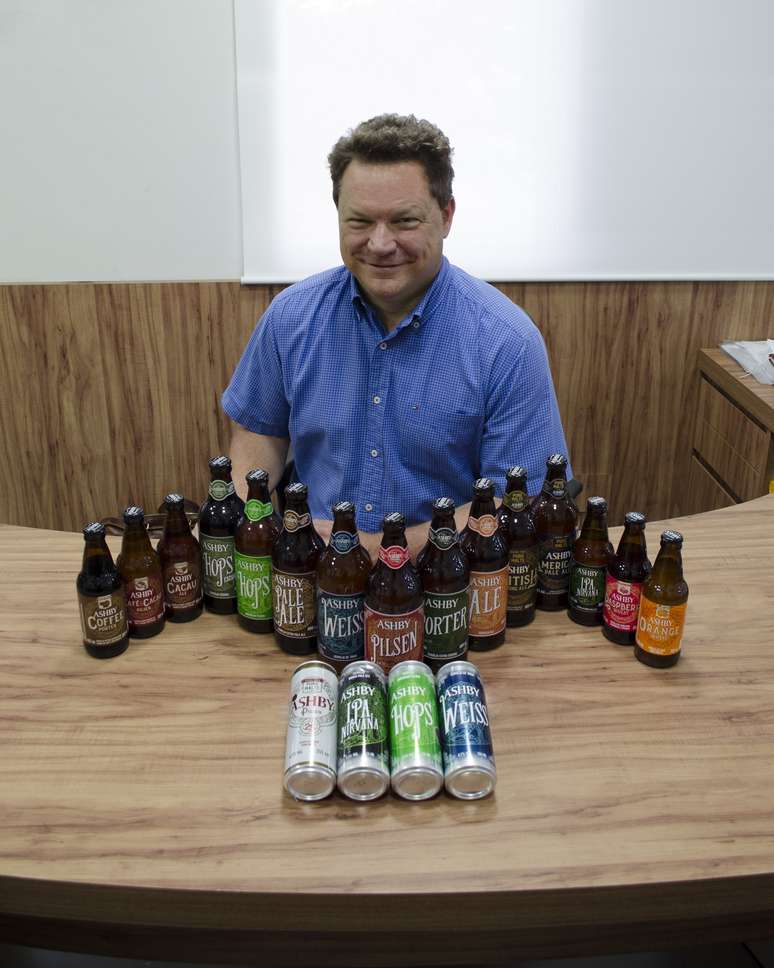 O empreendedor Scott Ashby, dono da cervejaria que leva seu sobrenome, criou um e-commerce durante a pandemia, após 27 anos de apenas vendas físicas