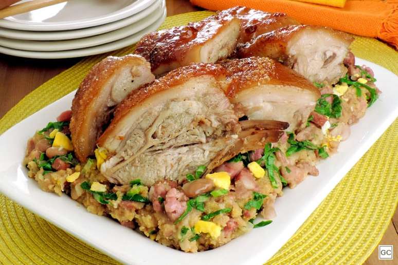 Guia da Cozinha - 7 receitas com feijão tropeiro para quem é fã de comida brasileira