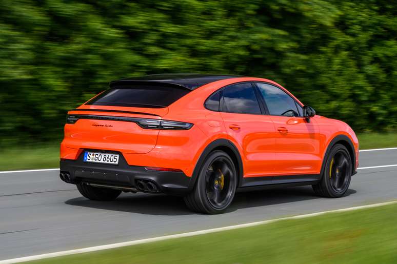 Al&eacute;m do visual mais esportivo, Cayenne Turbo Coup&eacute; tem alto n&iacute;vel de desempenho e grande capacidade off-road. 