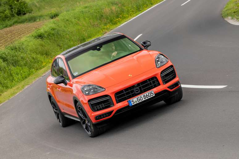 Cayenne Turbo Coupé tem o motor a combustão 4.0 V8 com 550 cv de potência. 