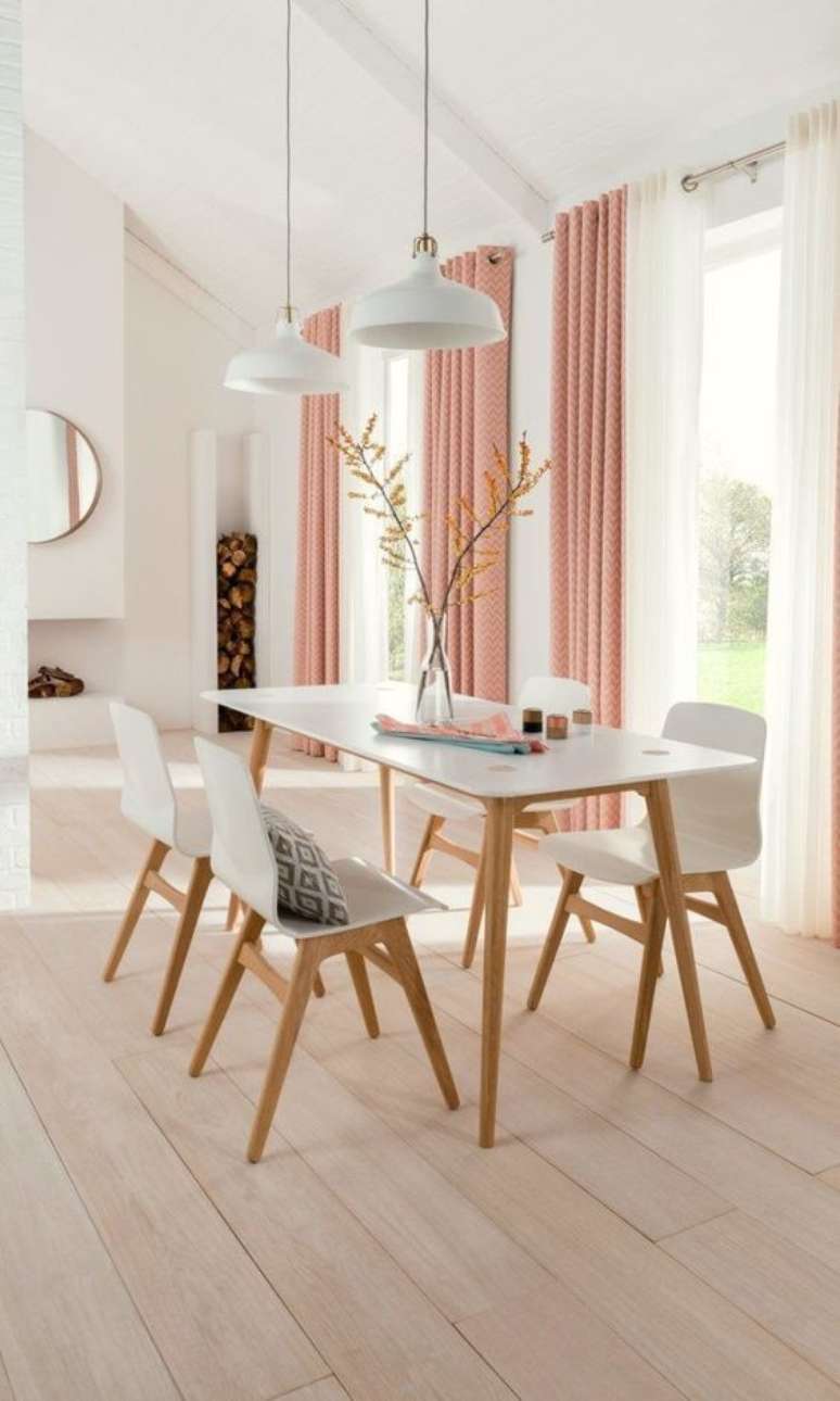 2. Sala moderna com mesa pé palito – Via: Casa Tres Chic