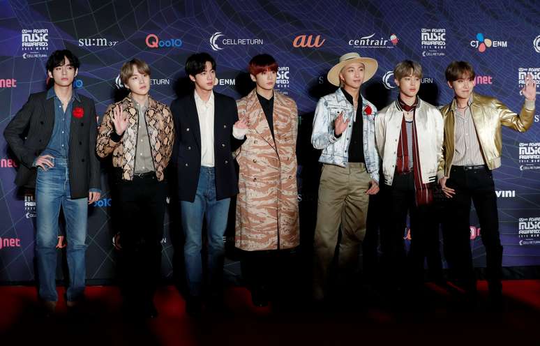 Integrantes do BTS posam para foto no tapete vermelho de premia&ccedil;&atilde;o no Jap&atilde;o
04/12/2019
REUTERS/Kim Kyung-Hoon/