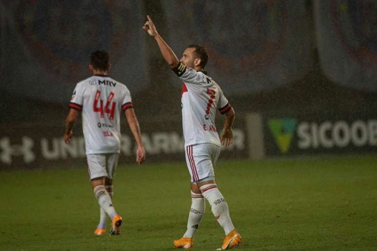 Everton Ribeiro marcou o gol mais bonito da partida (Foto: Alexandre Vidal / Flamengo)