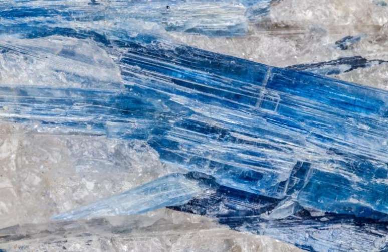 Descubra o poder dos cristais azuis - Shutterstock