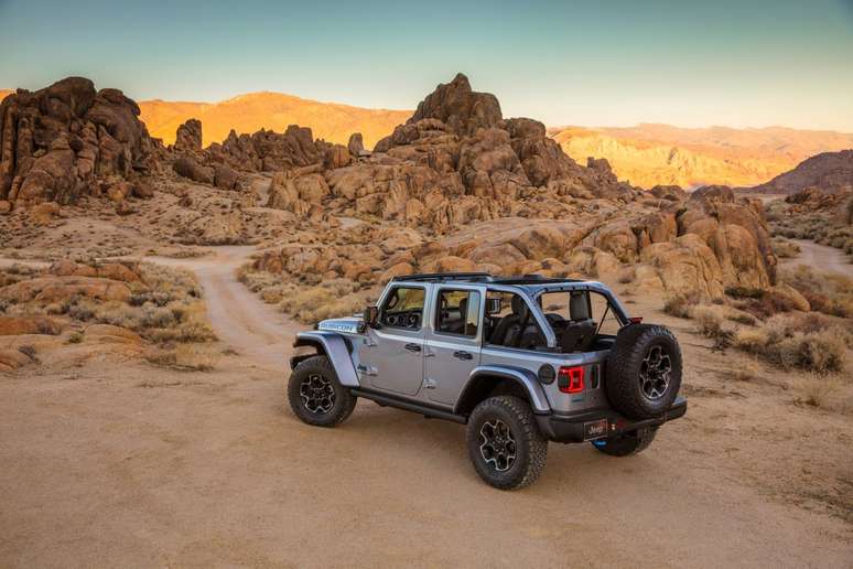 Wrangler híbrido-plug-in terá três versões: 4xe, Sahara 4xe e Rubicon 4xe. 