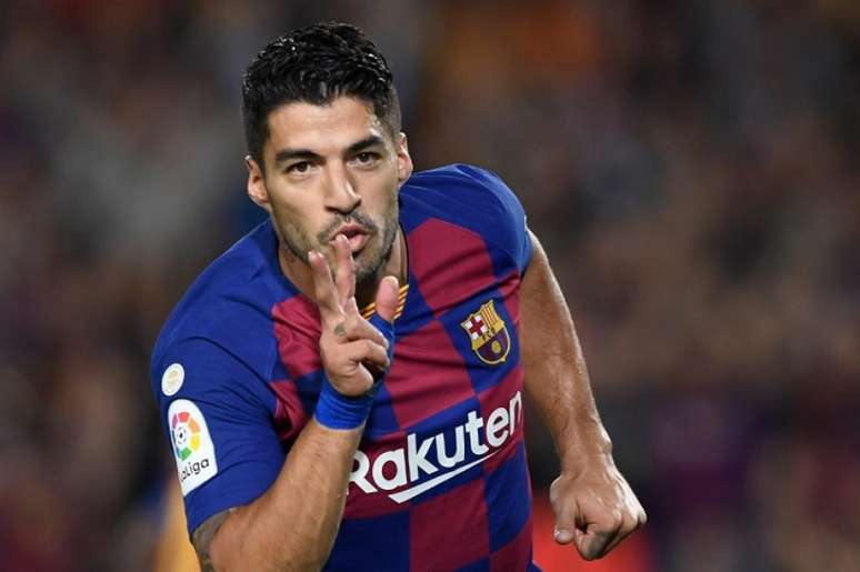 Suárez não está com prestígio com o técnico Ronald Koeman e pode sair do Barcelona (Foto: AFP)