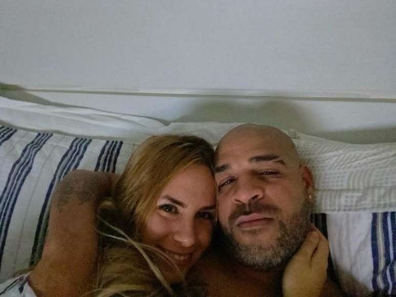 Adriano Imperador está em clima de romance nas redes sociais