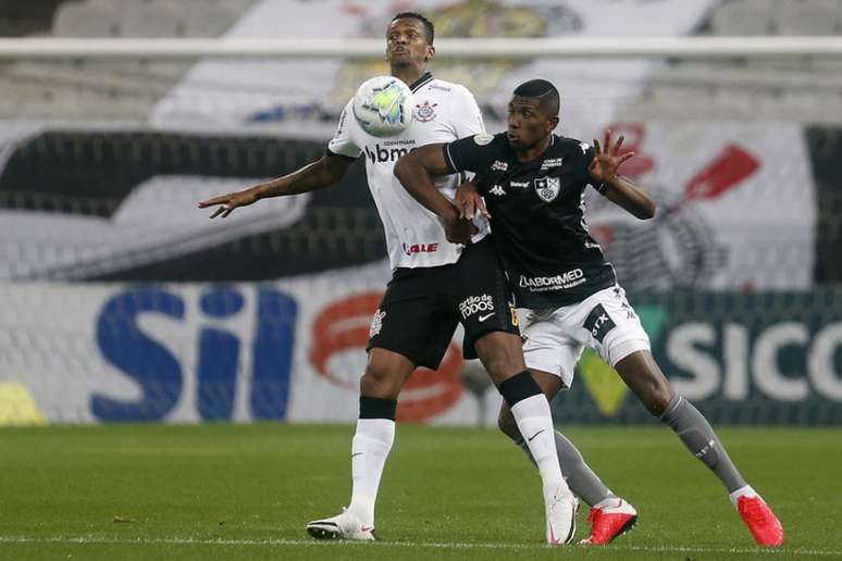 Botafogo leva gol do Santos nos acréscimos, fica no empate e chega