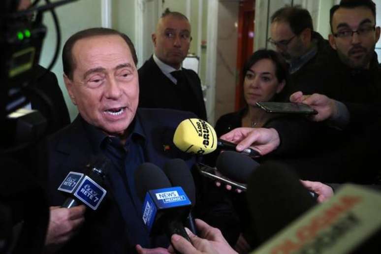 Berlusconi está reagindo bem ao tratamento, mas situação inspira cuidados