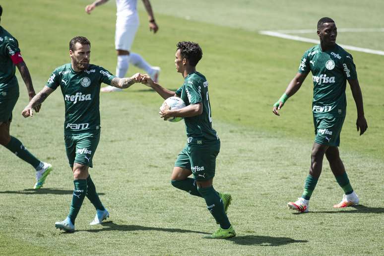 Gabriel Veron marcou um gol e deu uma assistência na vitória do Palmeiras