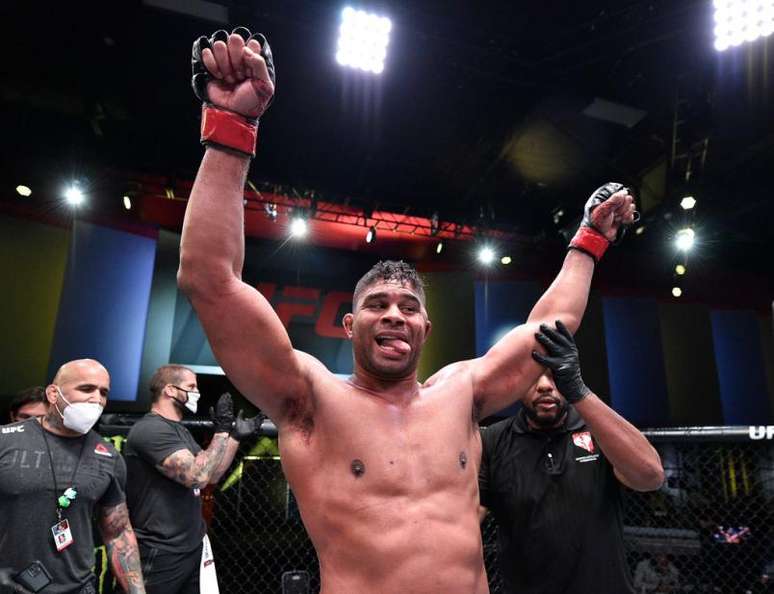 Aos 40 anos, holandês Overeem comemora chance de poder voltar a disputar o cinturão