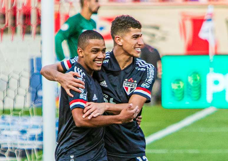 Brenner e Vitor Bueno marcaram em vitória do São Paulo