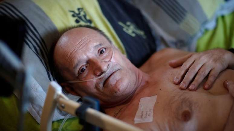 Alain Cocq, de 57 anos, sofre de uma doença rara que faz com que as suas artérias se comprimam