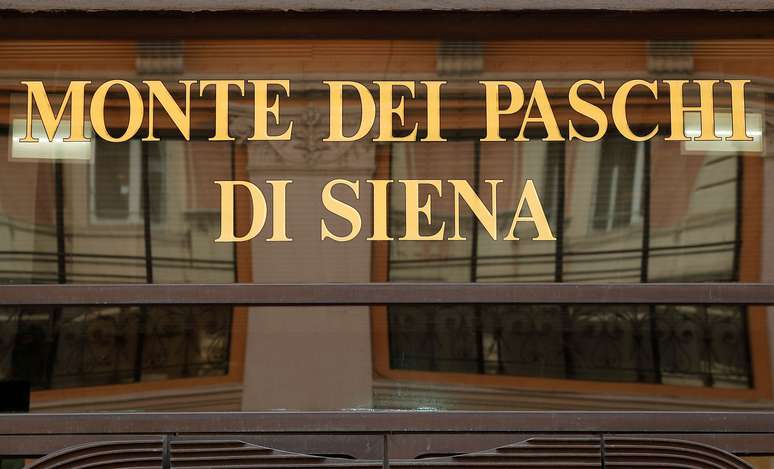 Placa do banco Monte dei Paschi em Roma. 30/9/2018.  REUTERS/Alessandro Bianchi